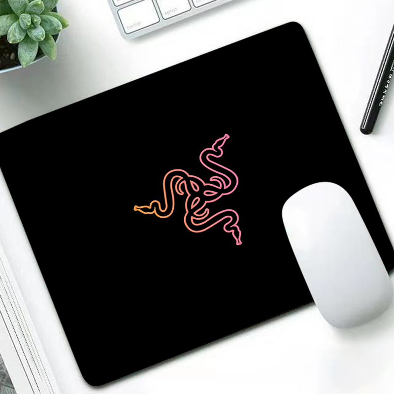 Razer Tappetino per mouse di l - Gaming Console Cabinet recensione e prezzo
